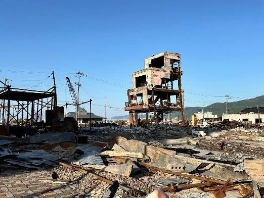 広範囲にわたる破壊された街並み