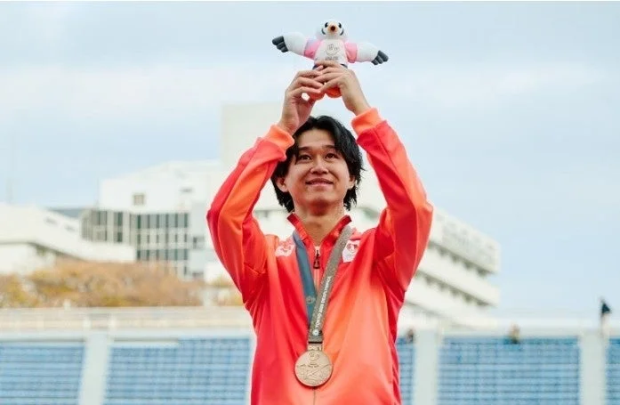 メダルを持った北谷選手