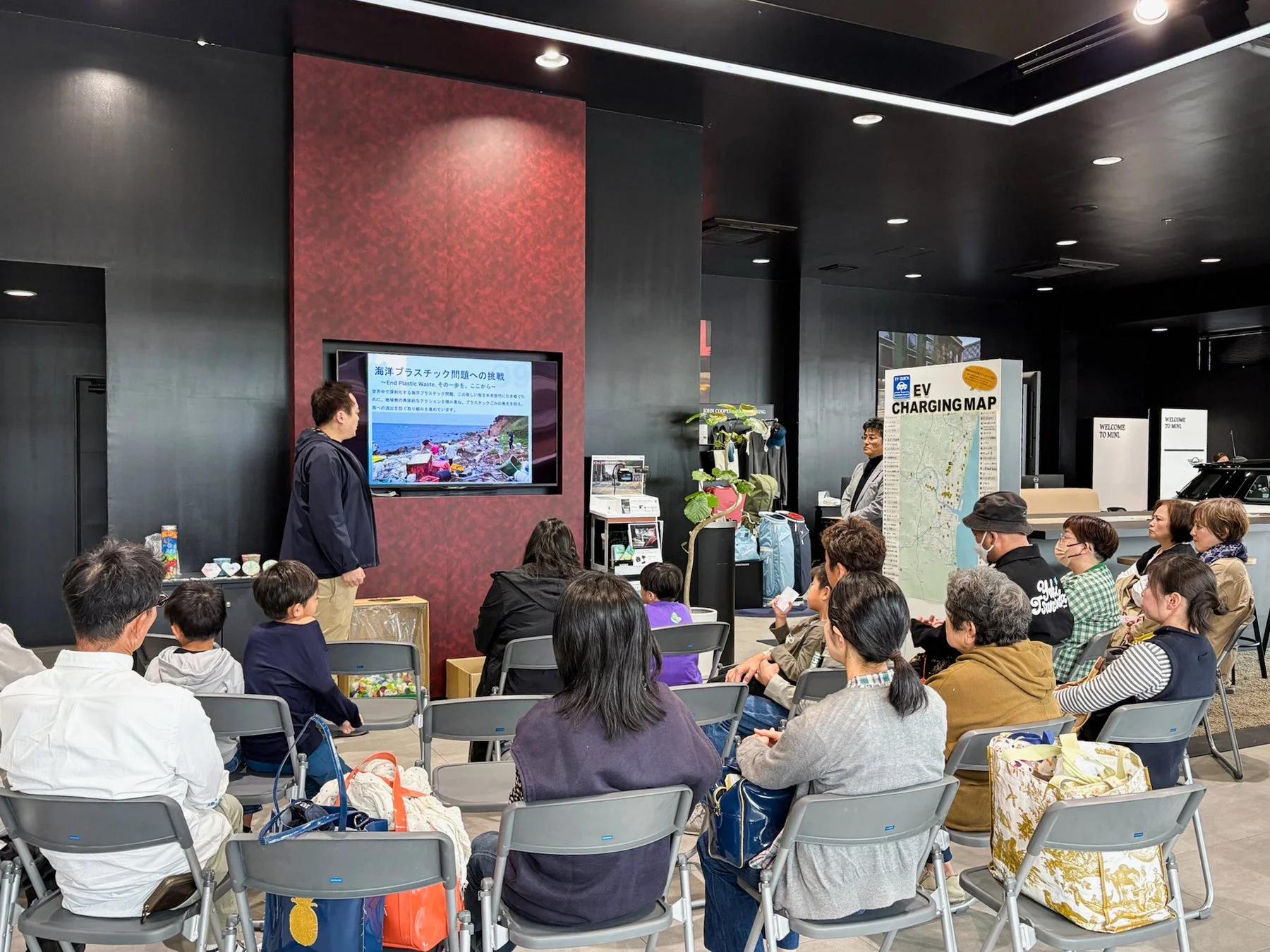 クリスマスオーナメントの展示