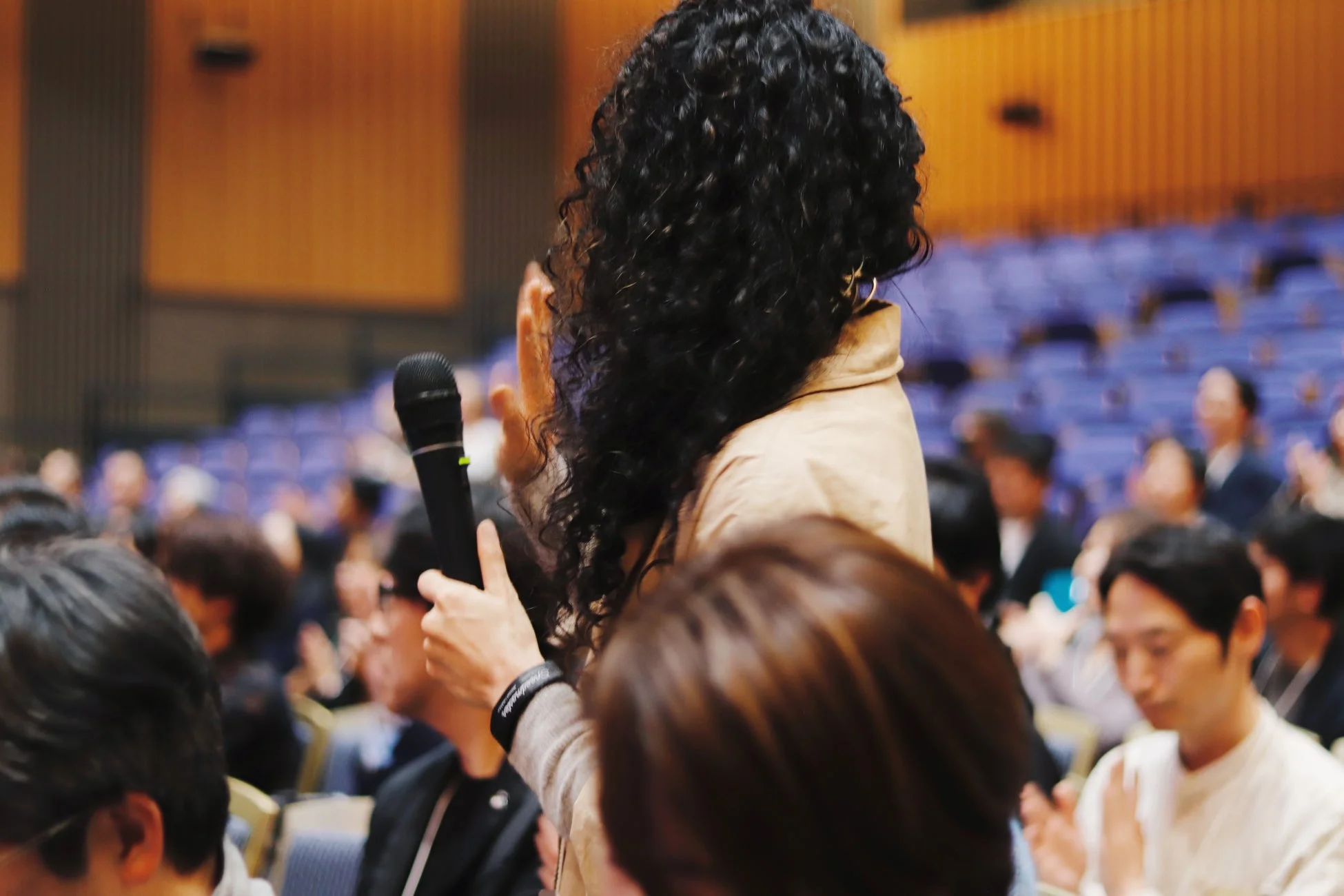 会場での交流の様子2