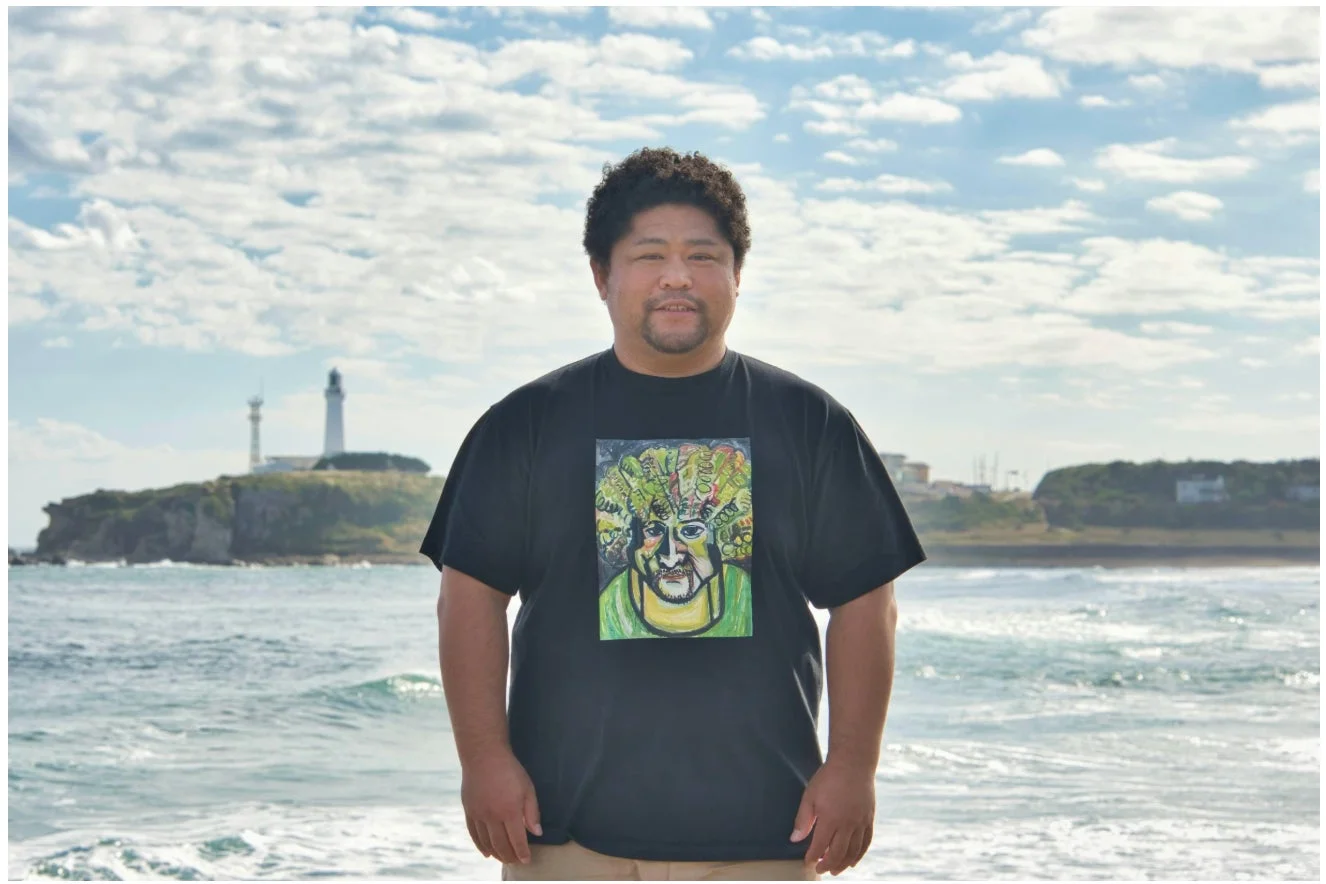 男性,ビーチ,海,灯台,空,雲,Tシャツ,ポートレート,自然,カジュアル,アート,イラスト,笑顔