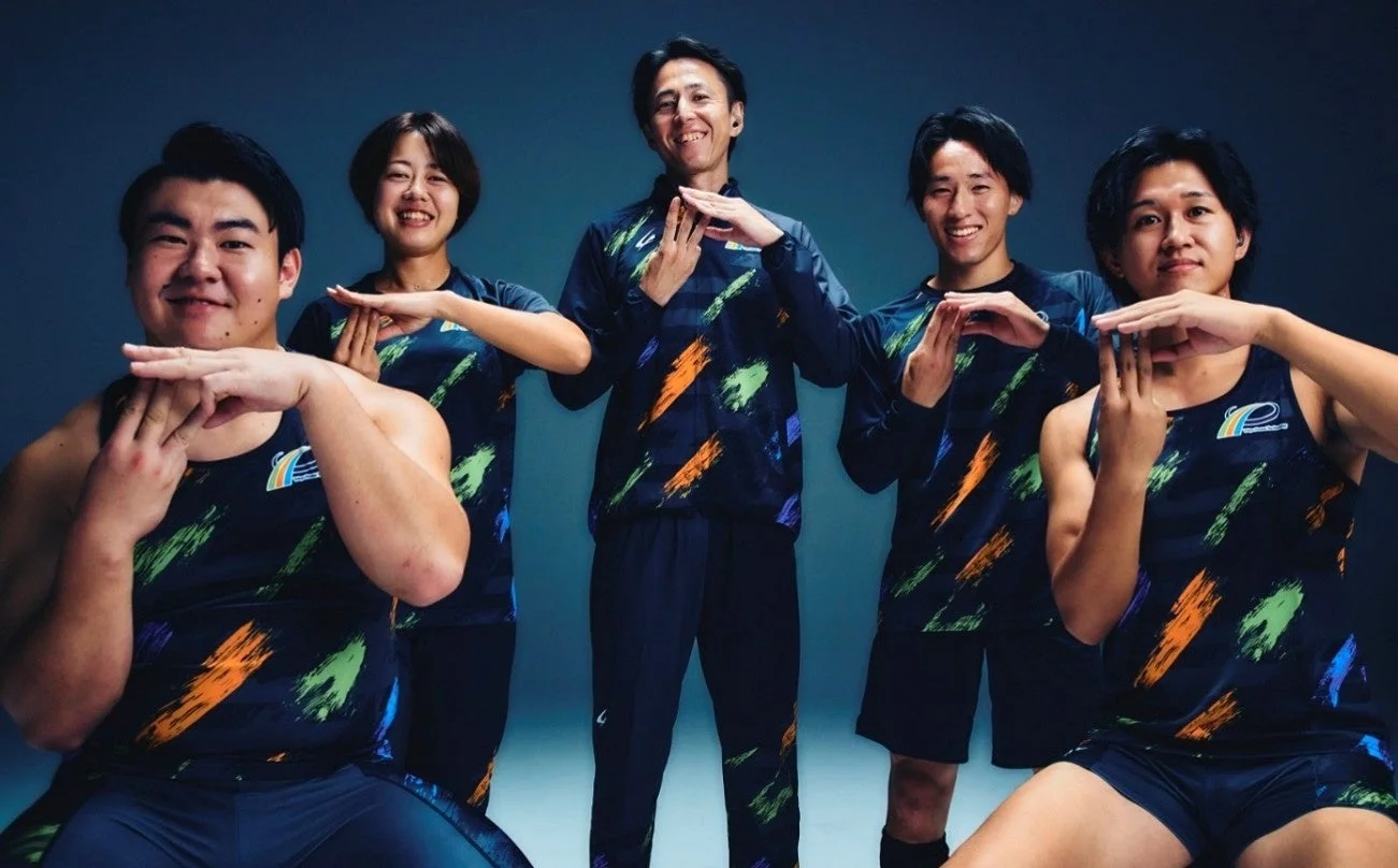 5人のアスリートの集合写真