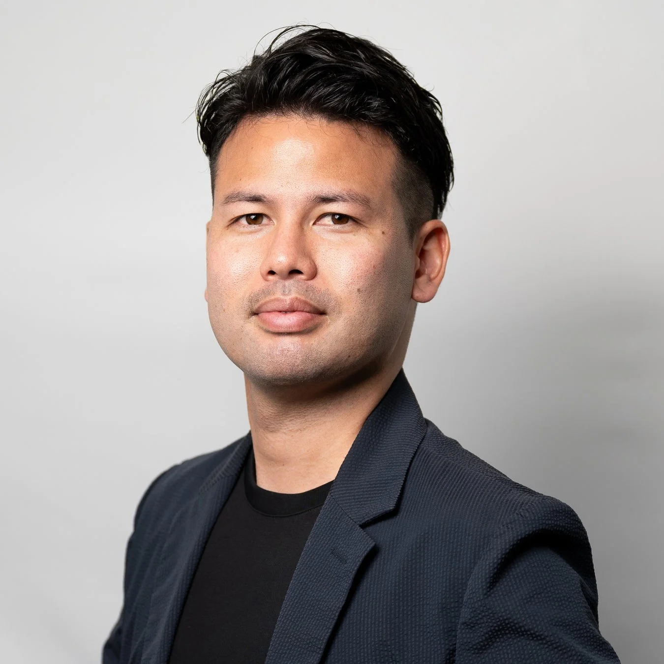 座喜味潤氏のポートレート