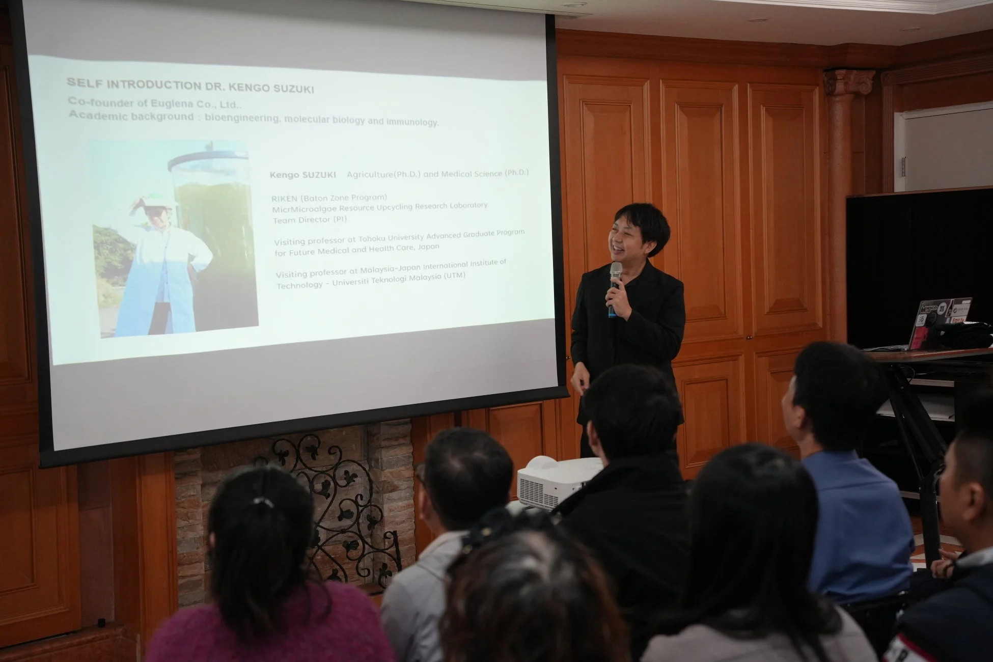 鈴木健吾氏の講演風景