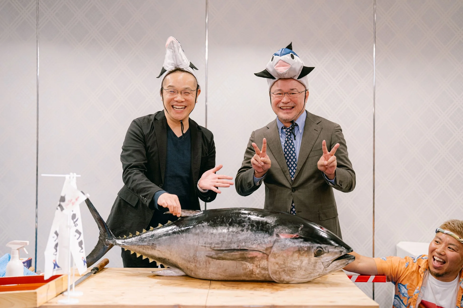 パーティで楽しむ人々