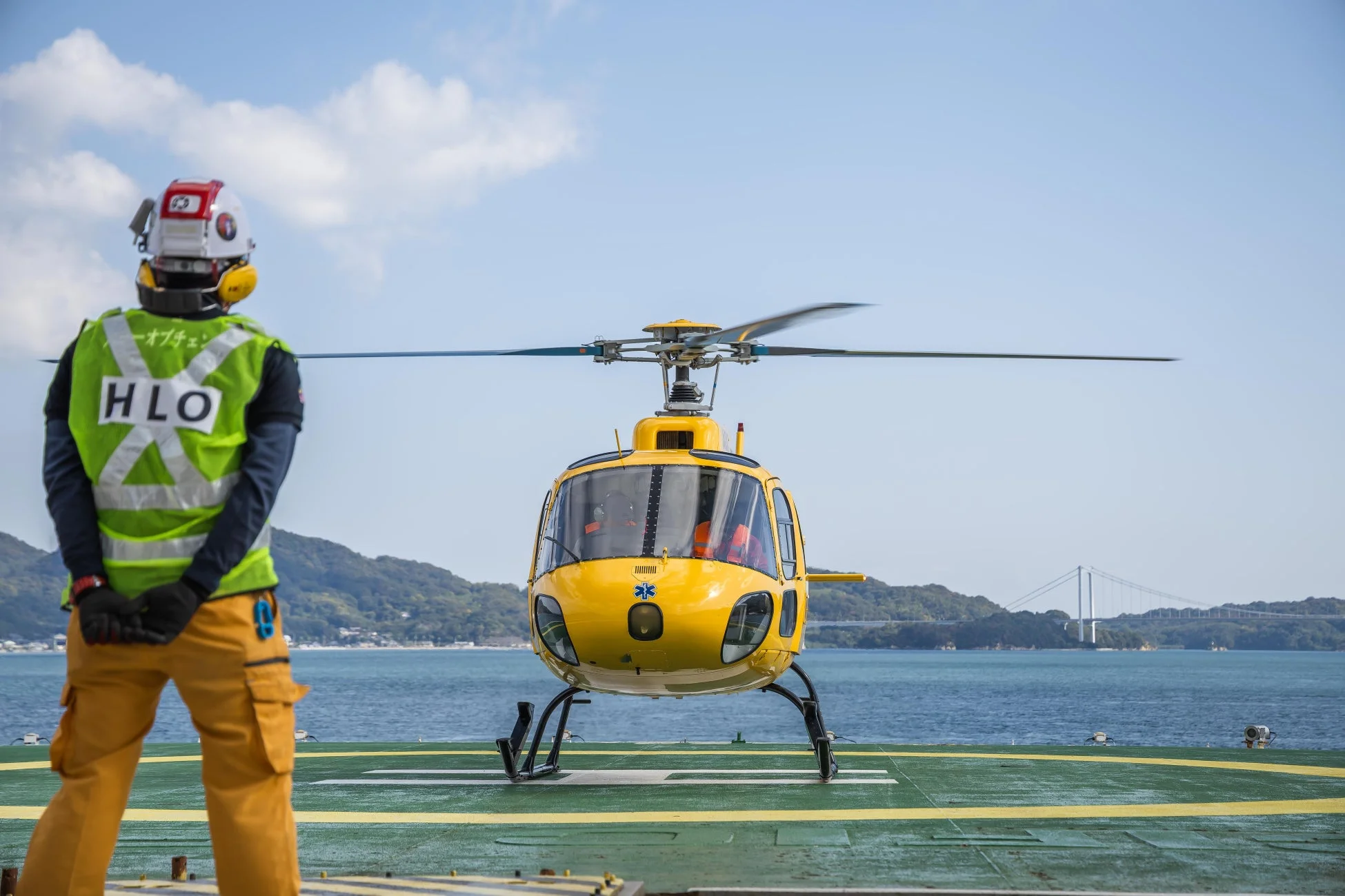 ドクターヘリと誘導員