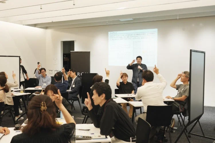 会議室でのワークショップ風景