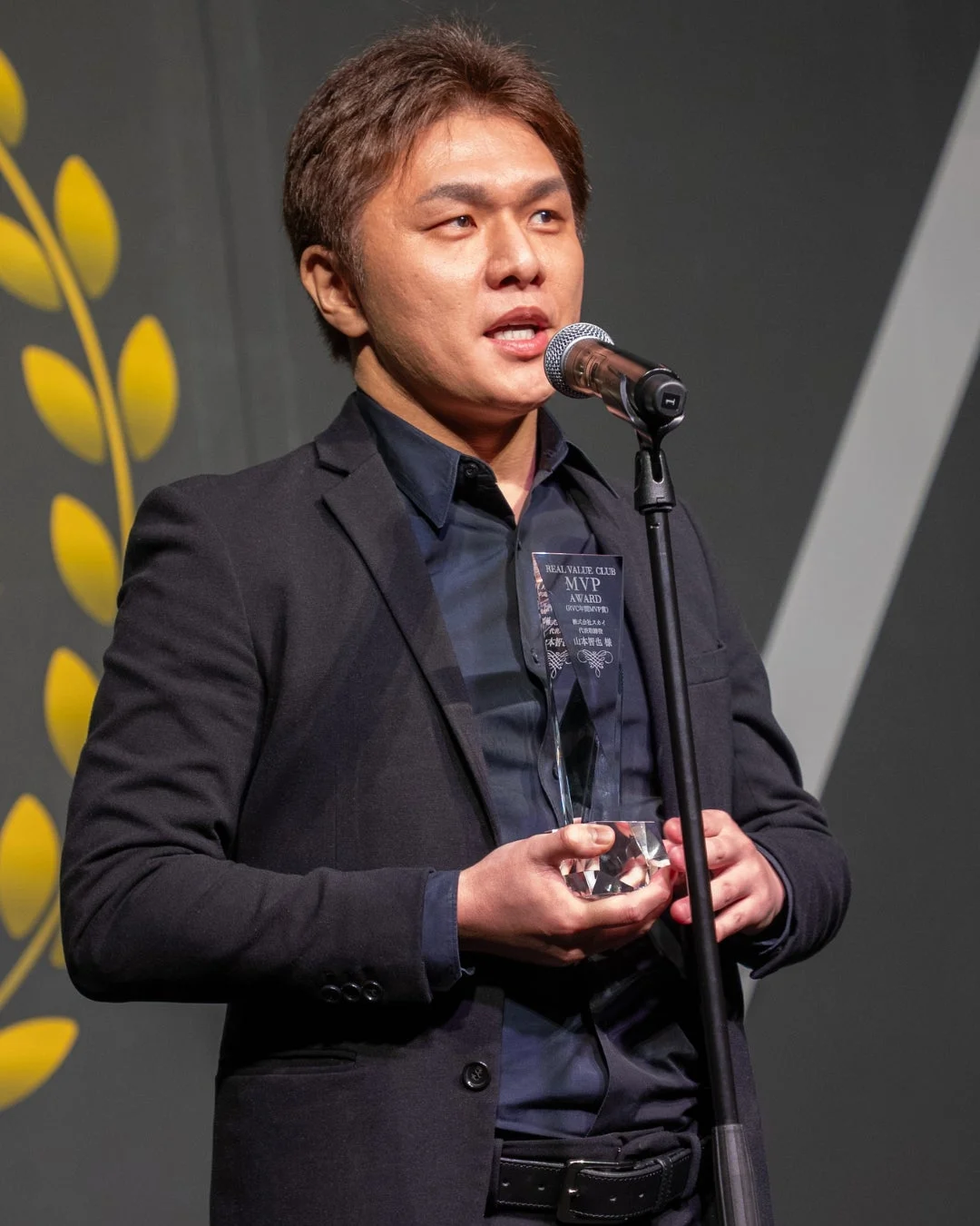 REAL VALUE CLUB MVP AWARD受賞者の山本智也氏がスピーチ
