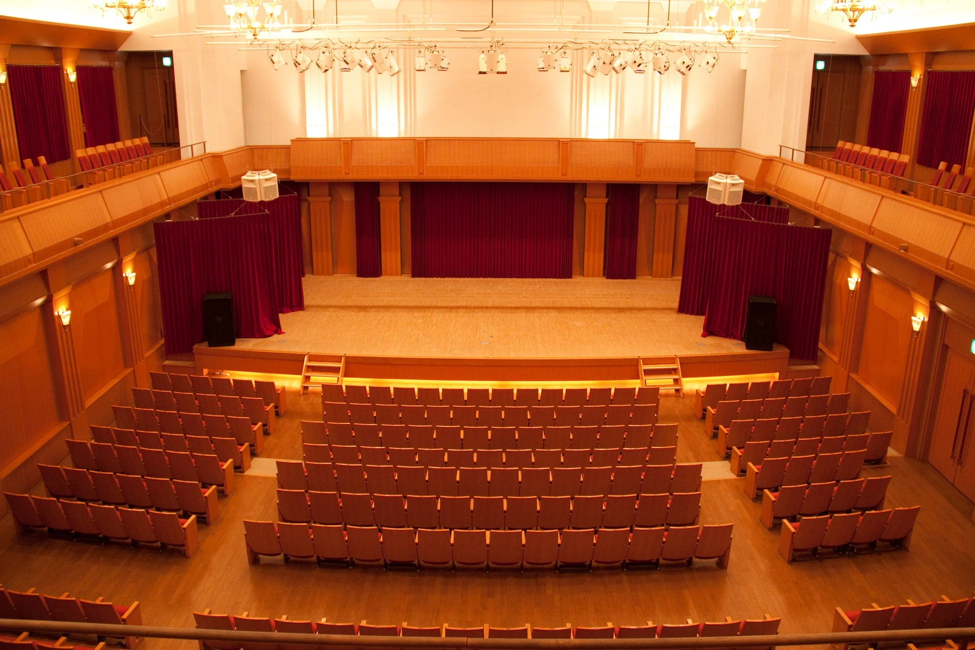 講堂の内部