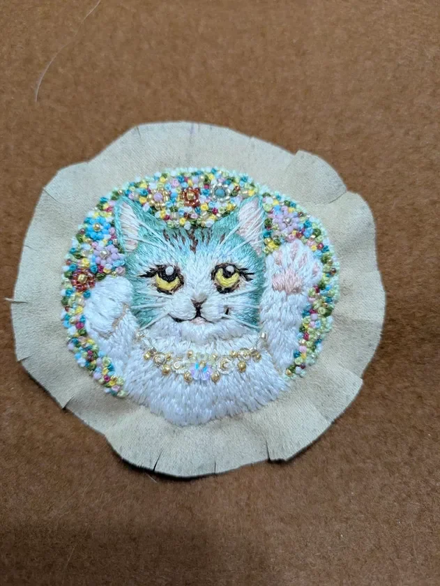 刺繍糸にビーズを組み合わせた状態