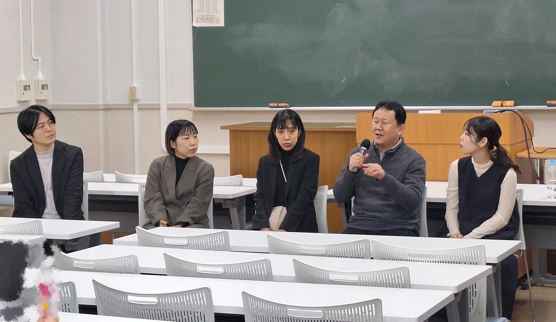 セミナーやパネルディスカッションの様子