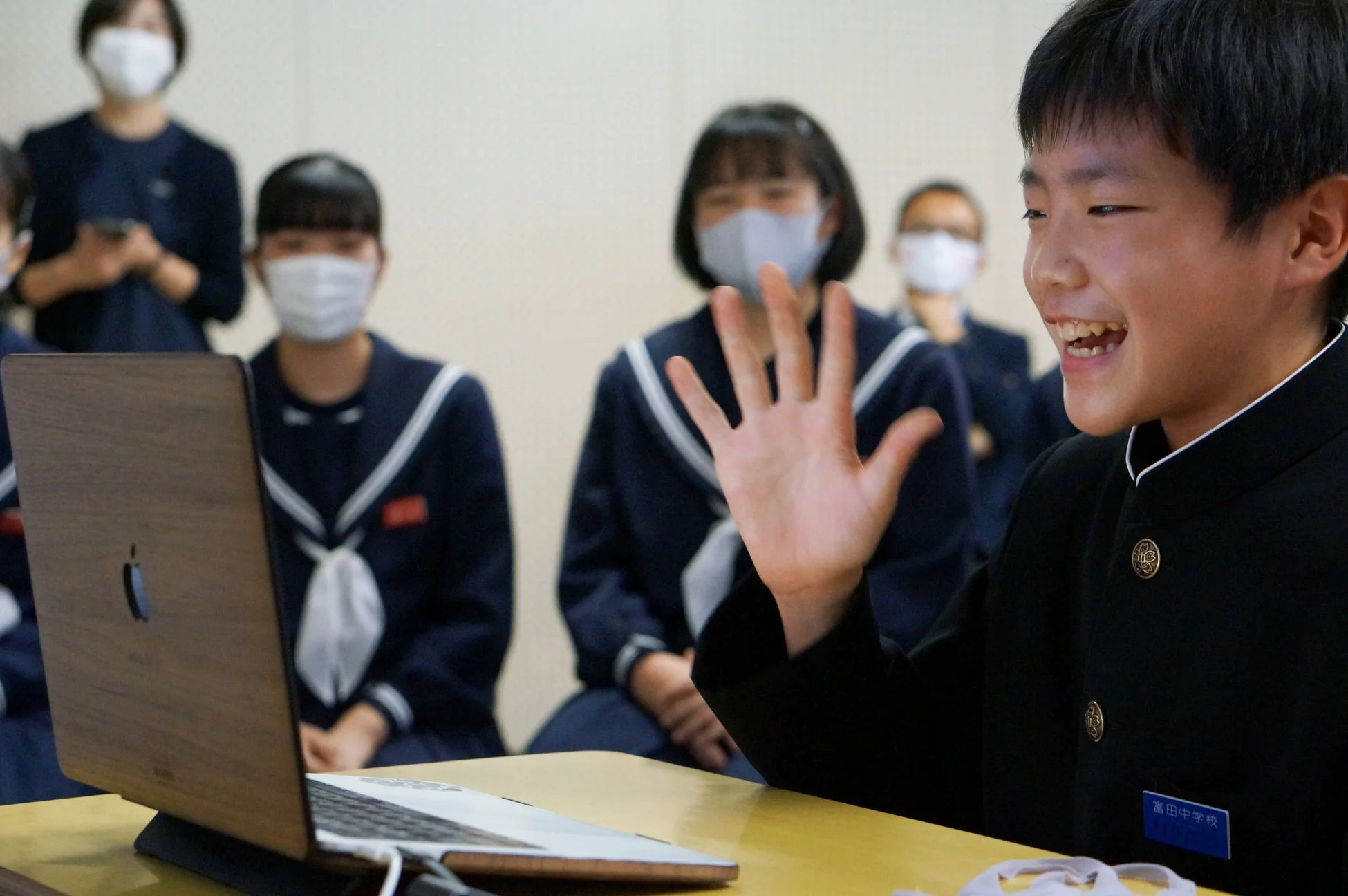 中学生のオンライン交流風景