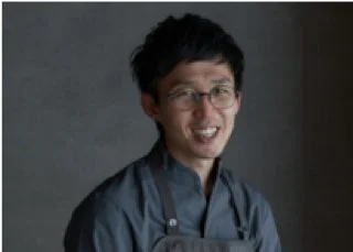 笑顔の國長亮平シェフ