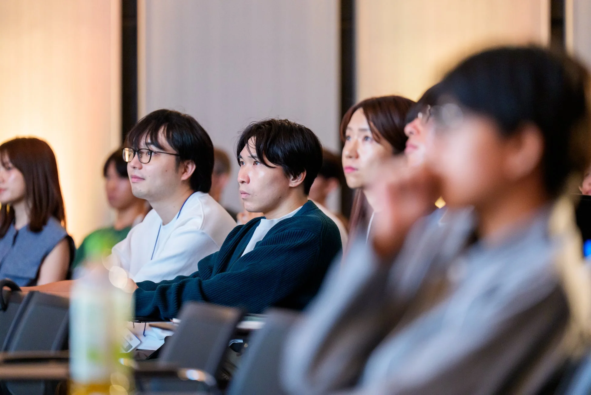 熱心に聴講する参加者たち