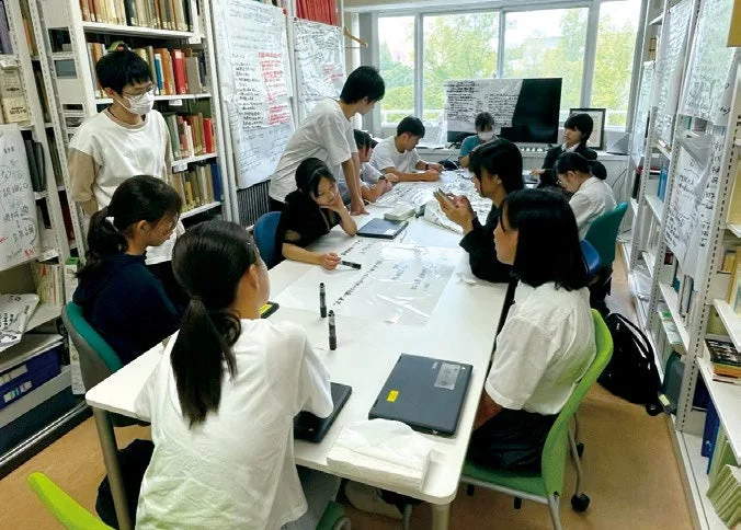 学生がグループワークをしている様子