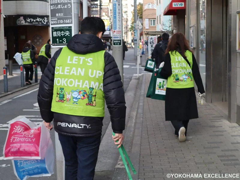 街中での清掃活動の様子