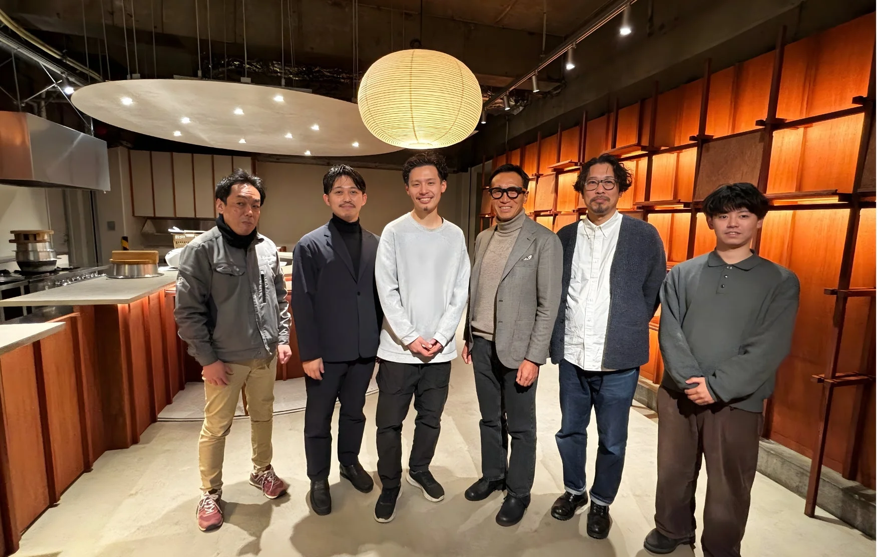 男性グループの集合写真