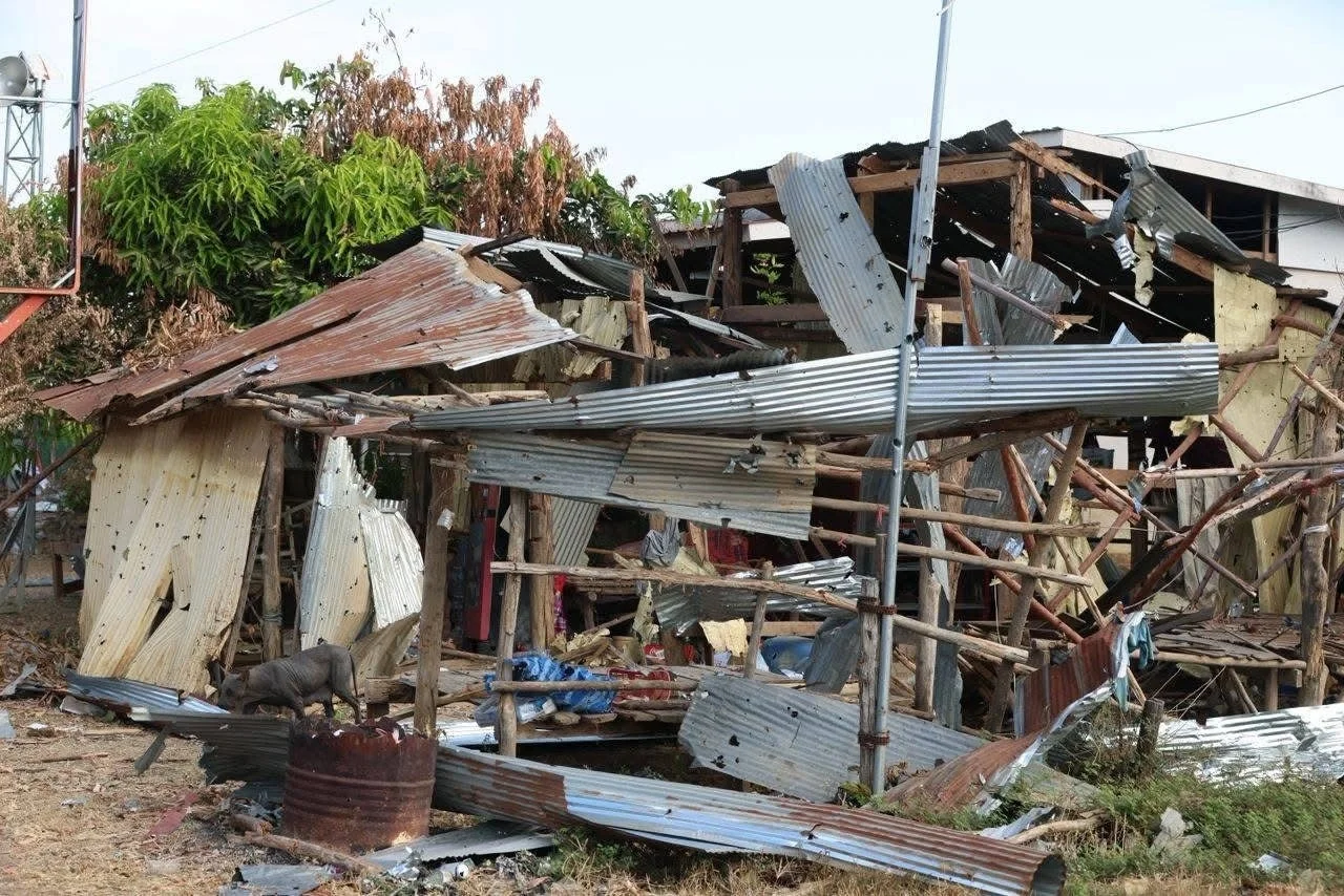 破壊された家屋が写っている
