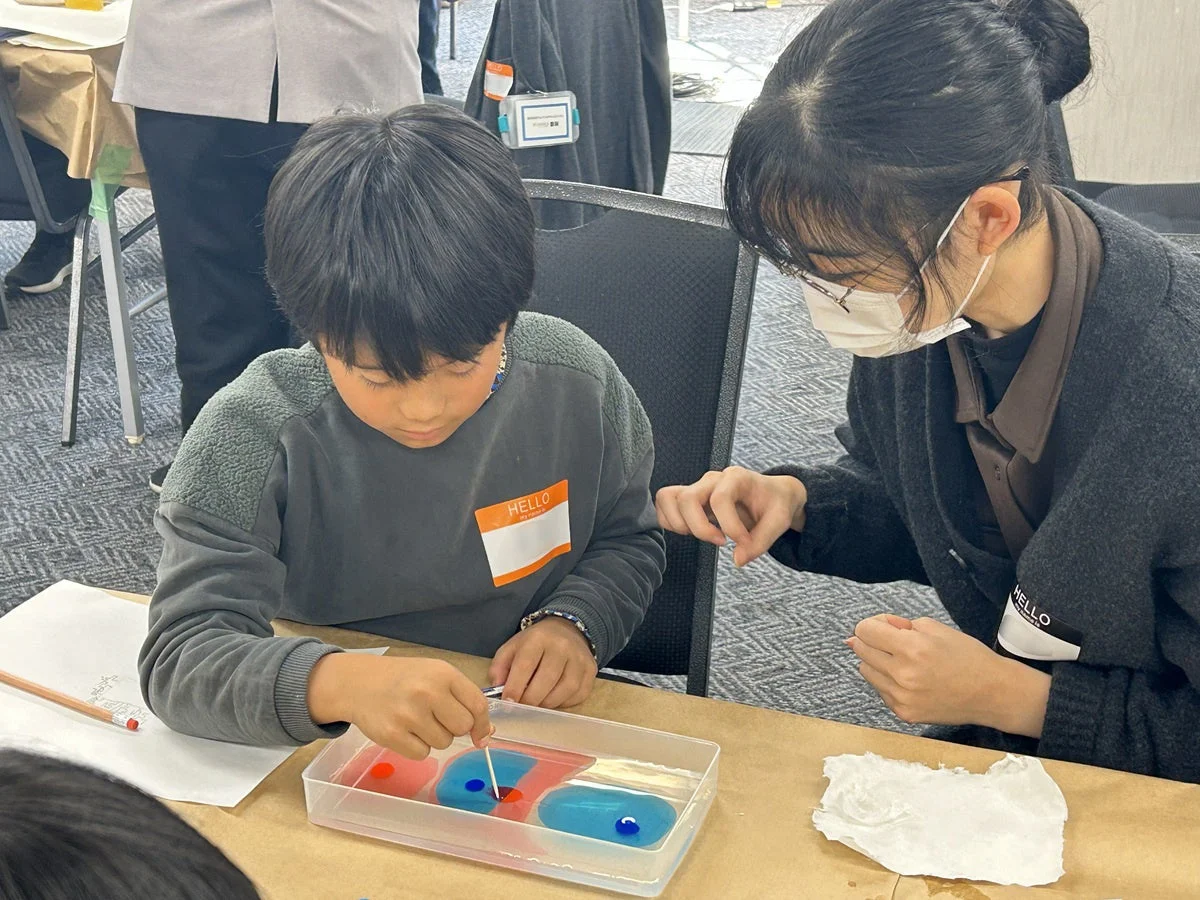 色付け体験の様子