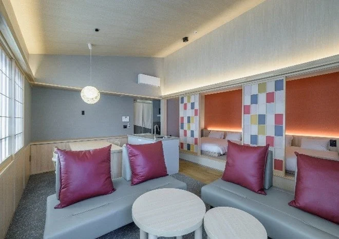 客室のリビングとベッドスペース