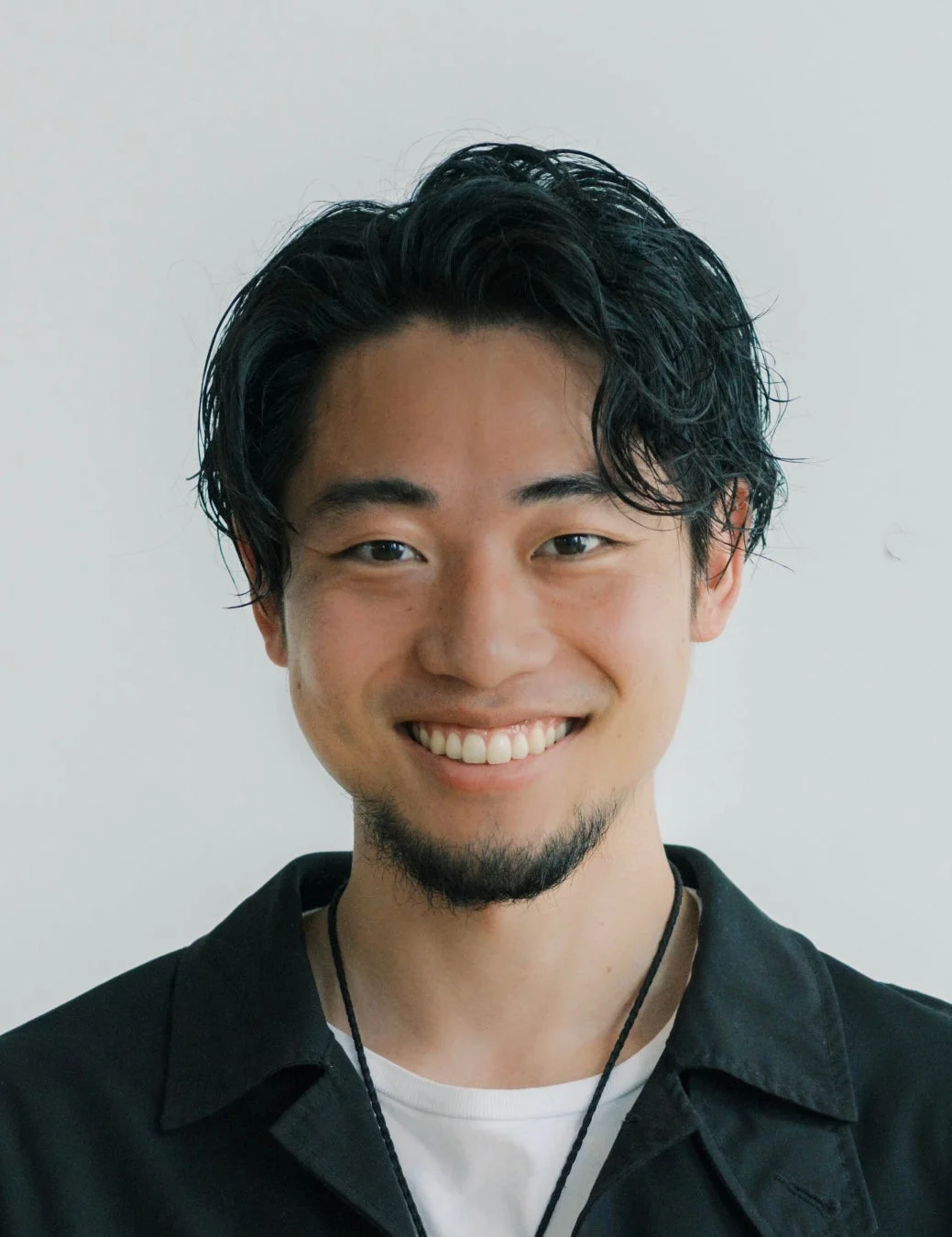 笑顔の日本人男性ポートレート