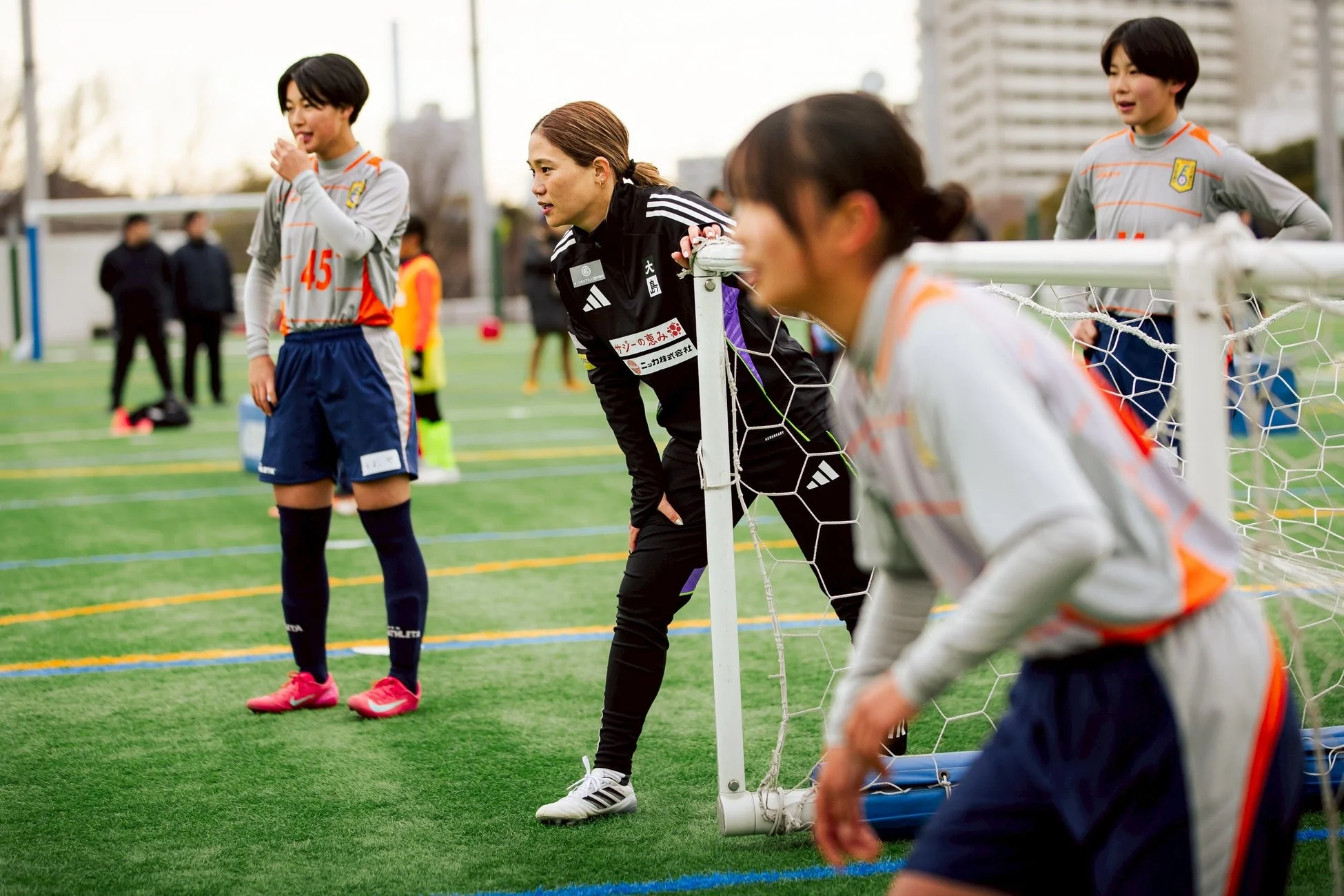 サッカーグラウンドでの練習風景