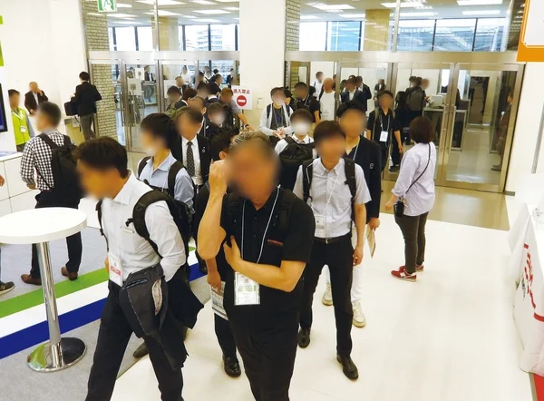 多くの来場者で賑わうイベント会場