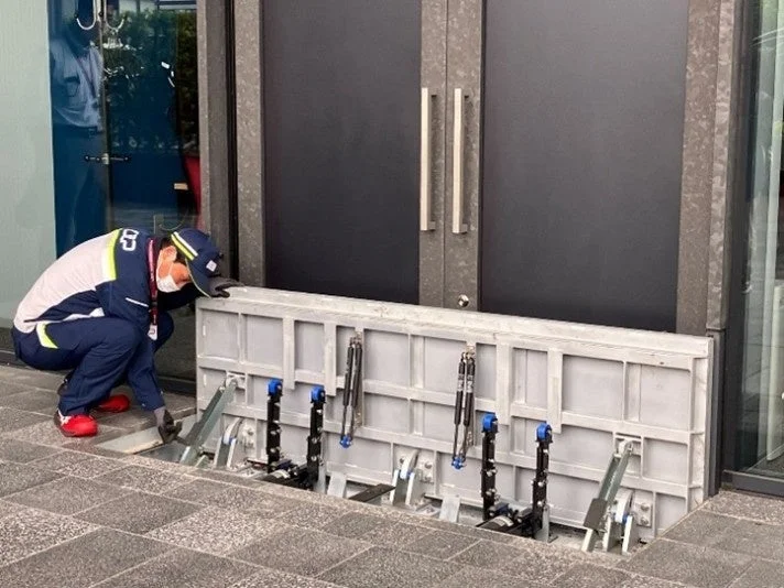 止水板設置作業の様子