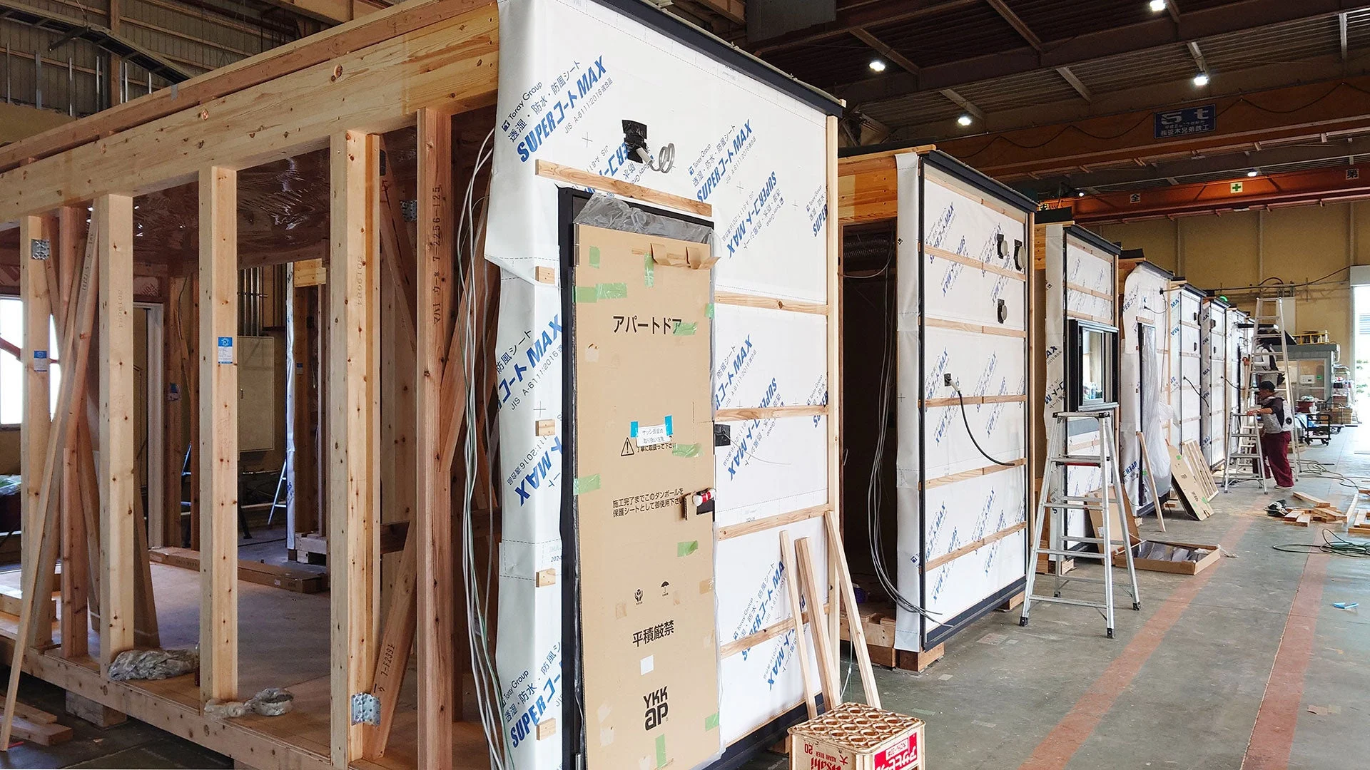 建設現場、プレハブ