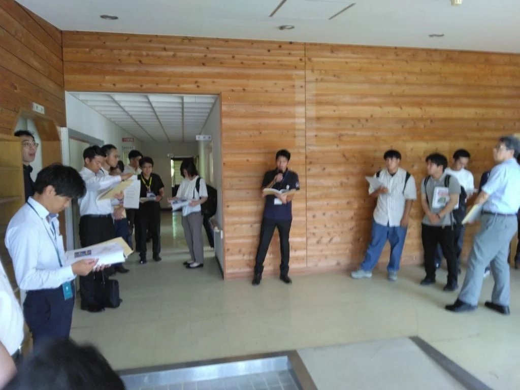 施設見学ツアーの様子