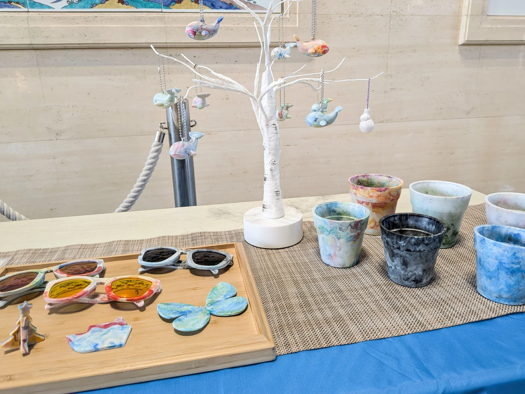 手作りアップサイクル品の展示