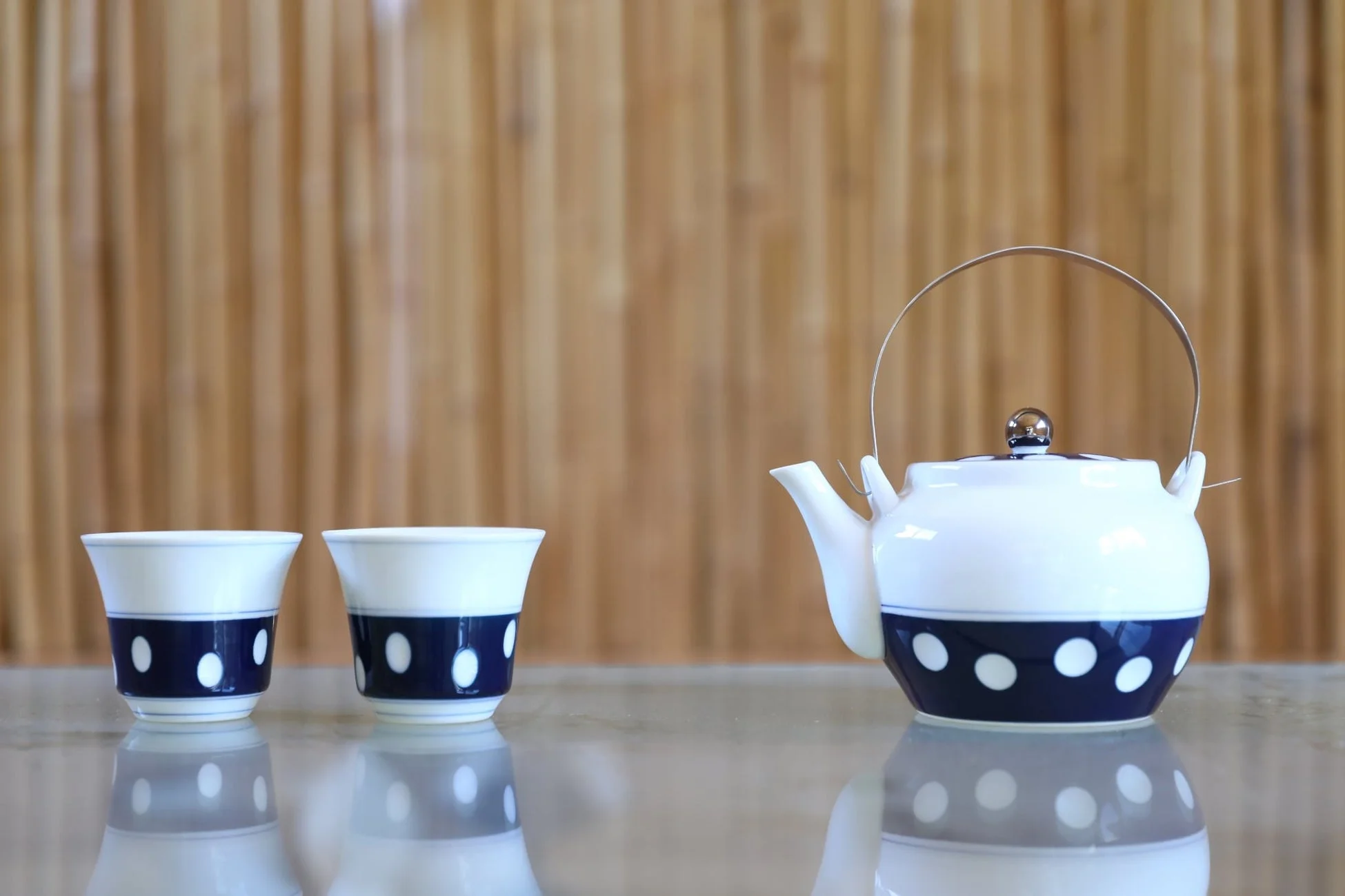 水玉模様の茶器