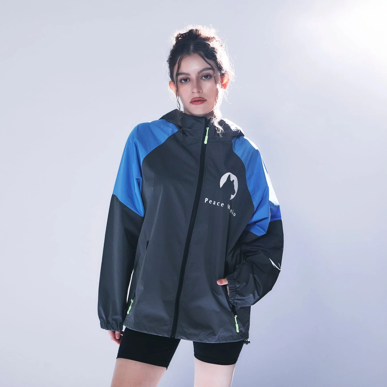 機能的なスタッフジャケット