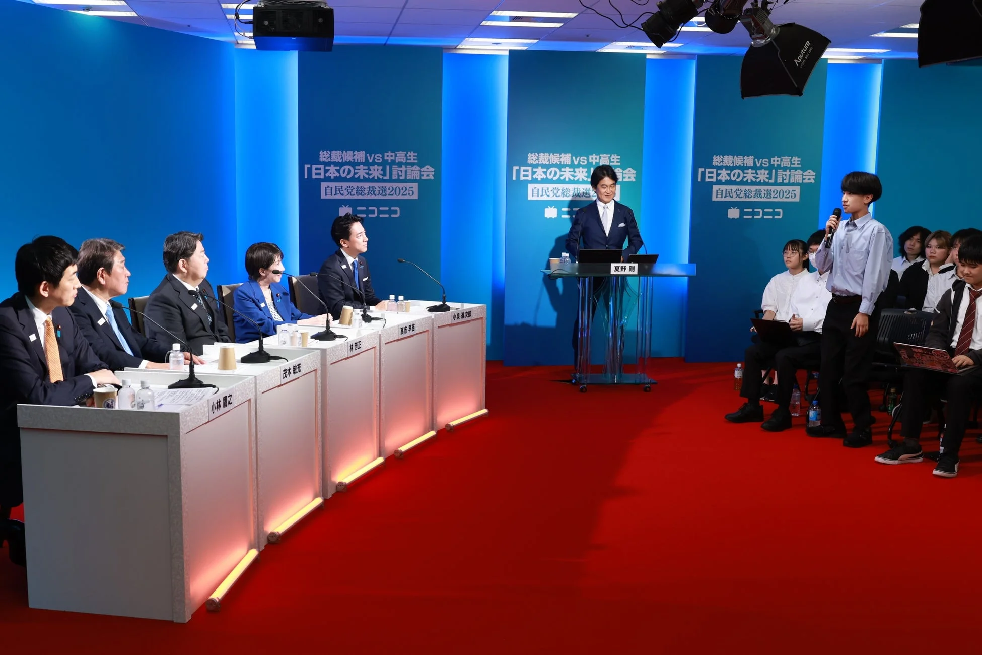 N高グループ政治部の討論会の様子