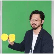 男性、ポートレート、黄色い物体