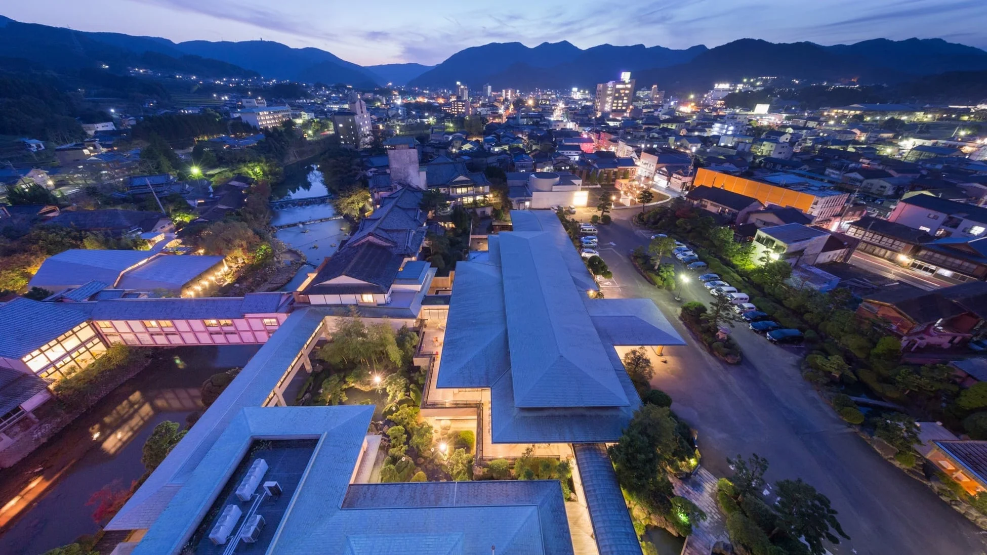 嬉野の温泉街の夜景