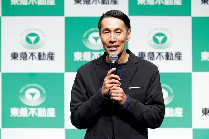 Jリーグ執行役員の辻井隆行さんの説明