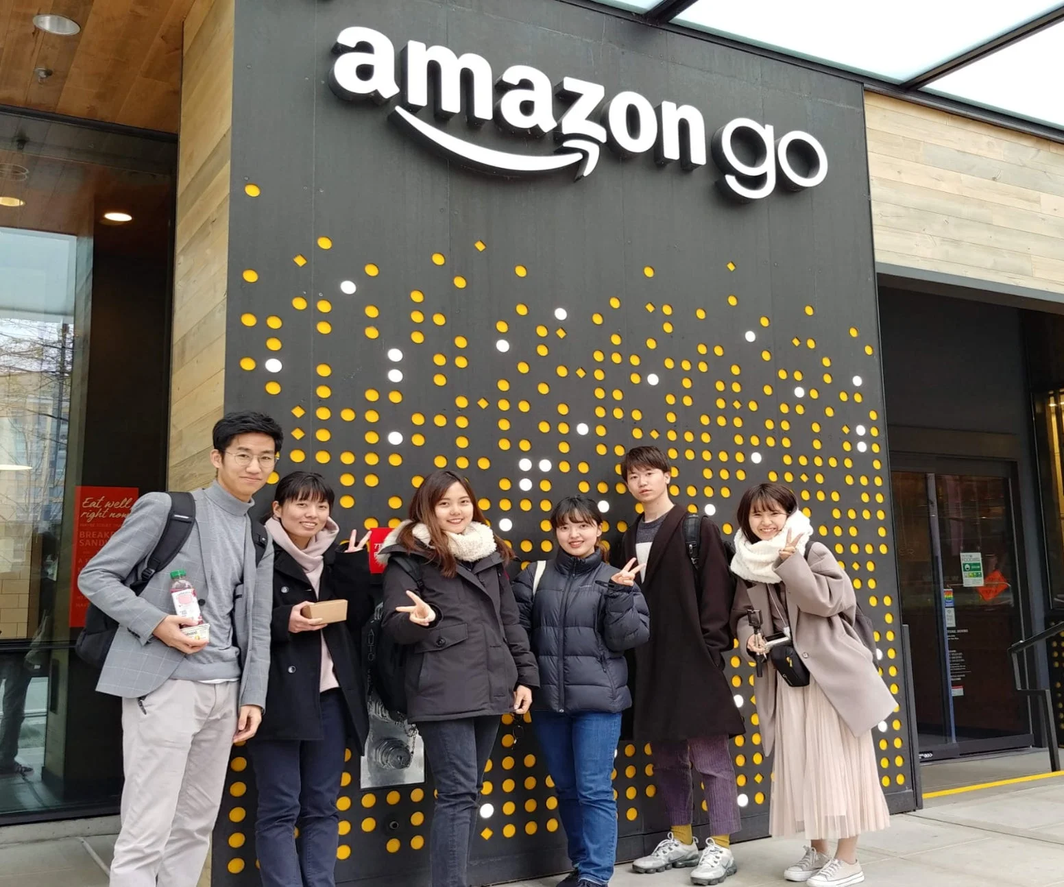 Amazon Go前の若者たち