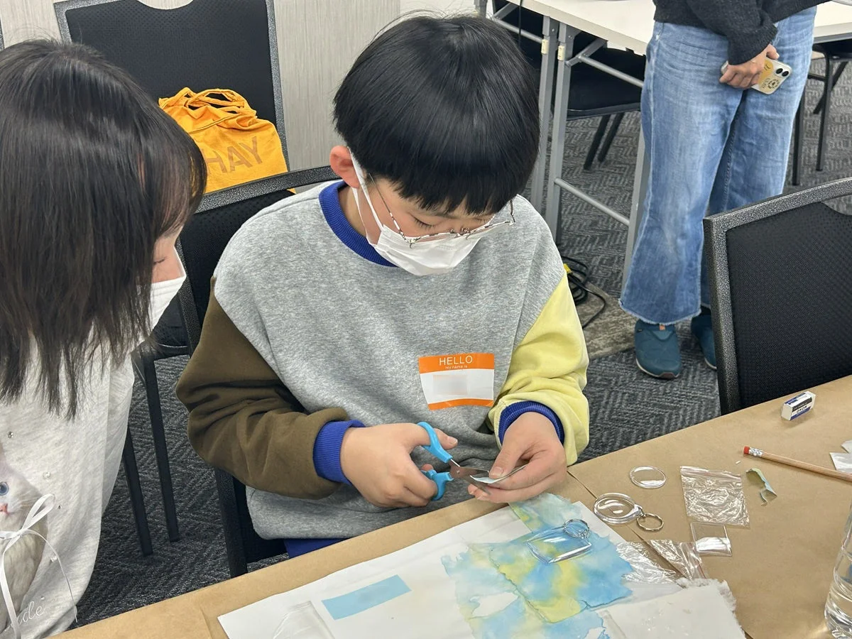 缶バッジ作りの様子