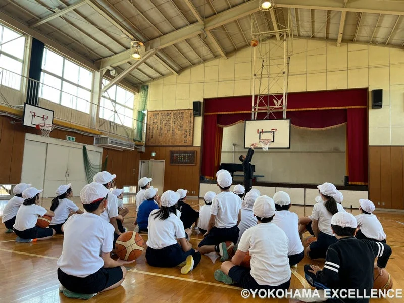 指導を受ける子どもたち