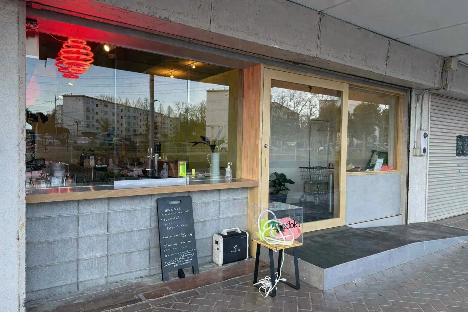 modokiのカフェ店先の様子