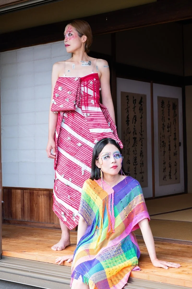 和風家屋の女性たち