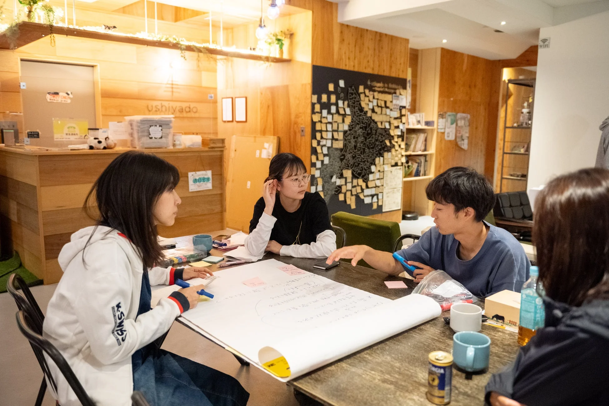 ディスカッションする学生たち