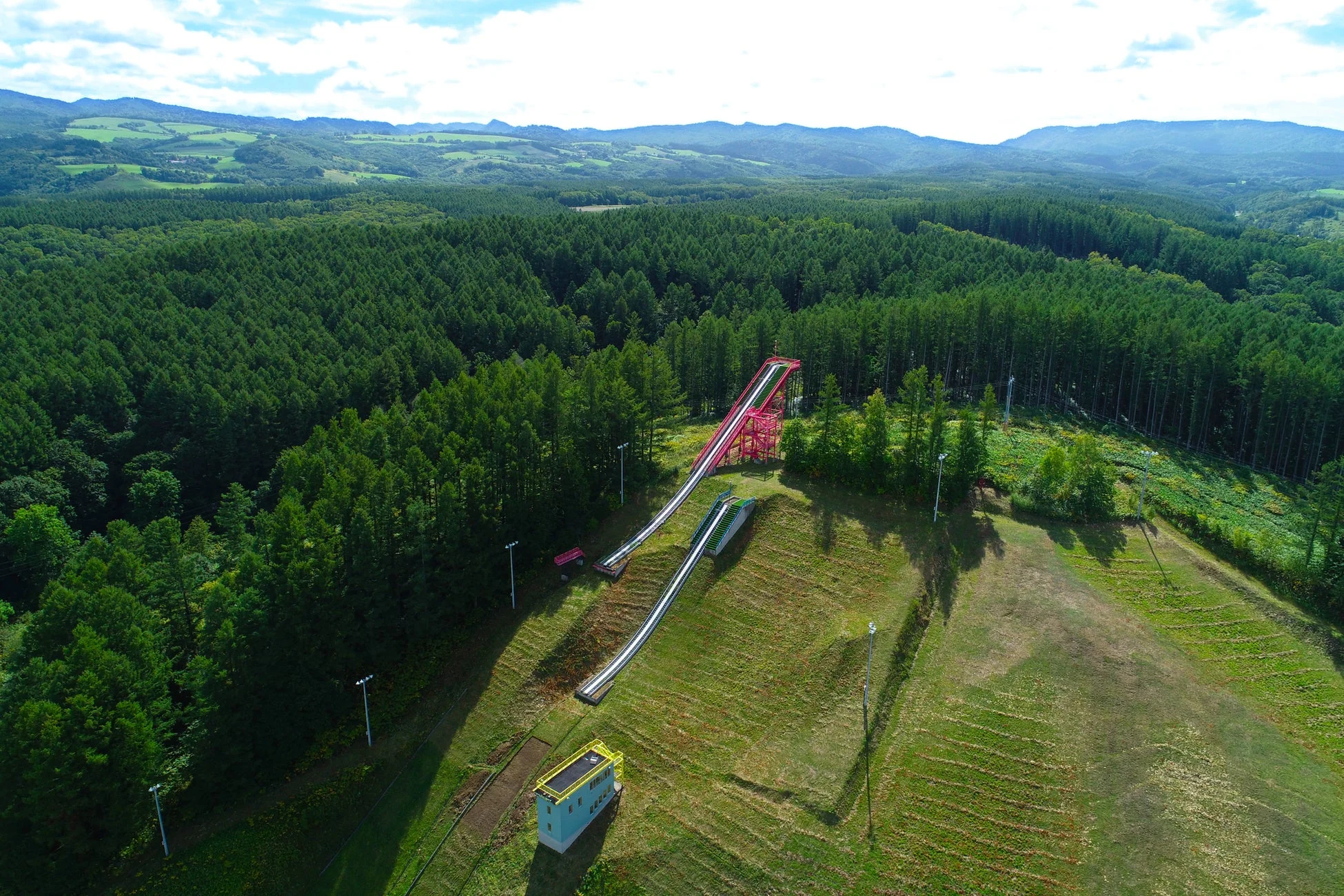 スキージャンプ台の空撮