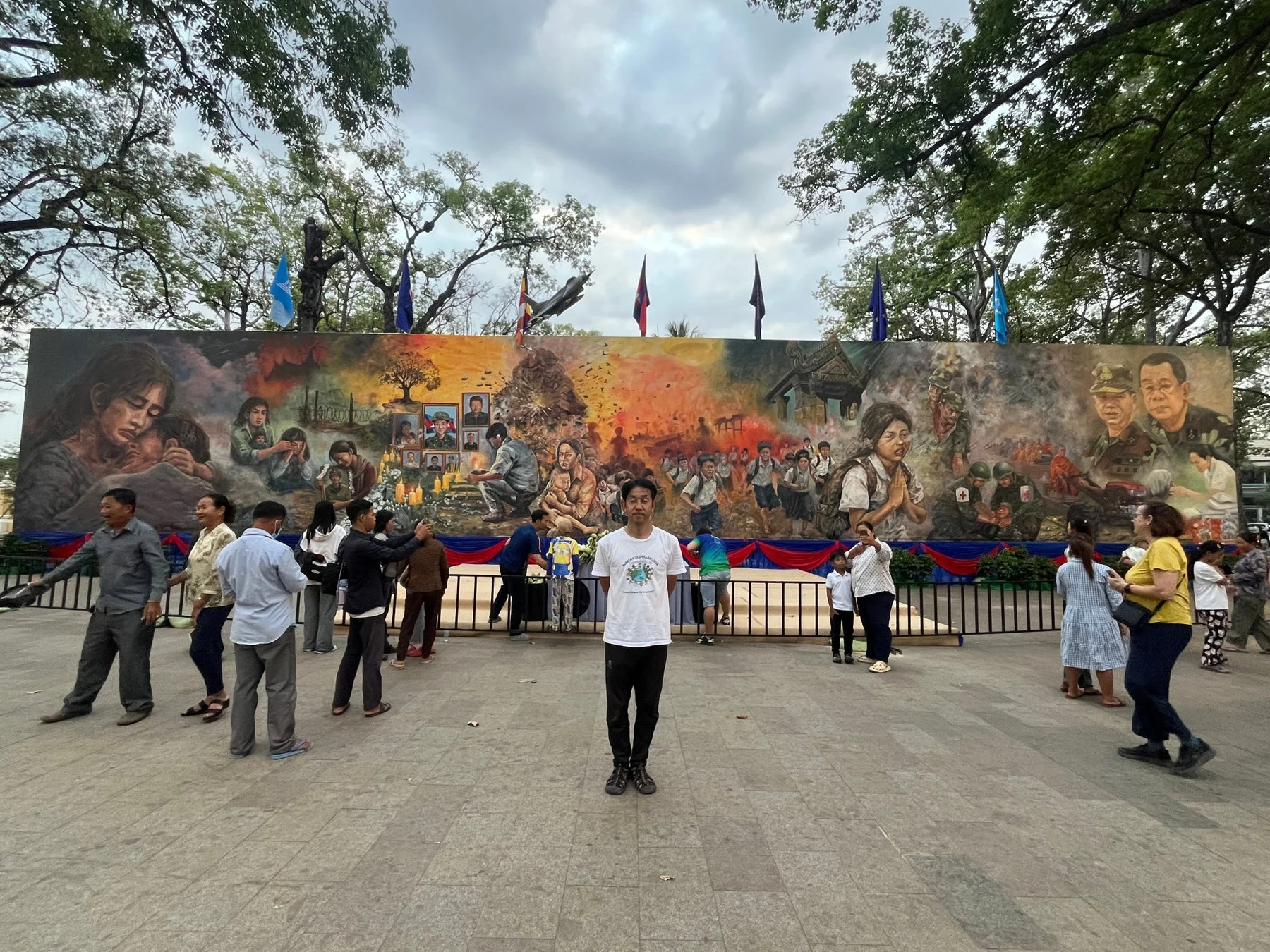 戦争の苦しみと希望を描いた壁画