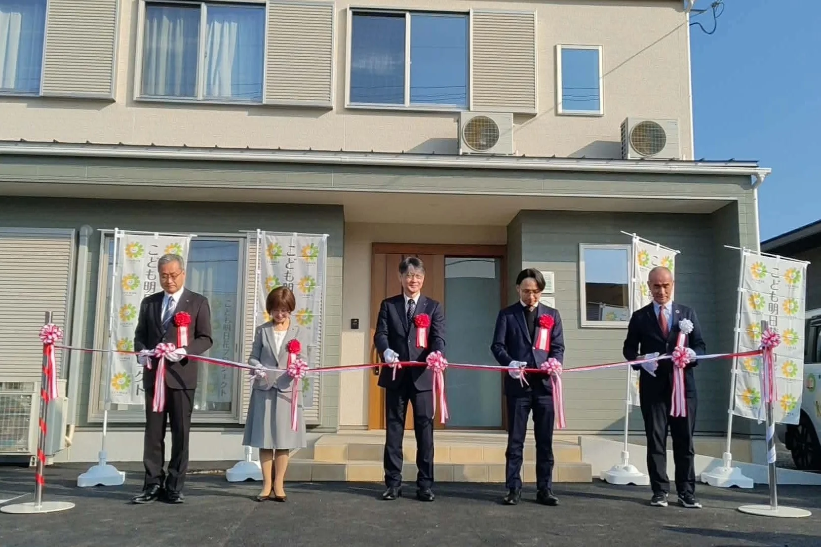リボンカットの様子