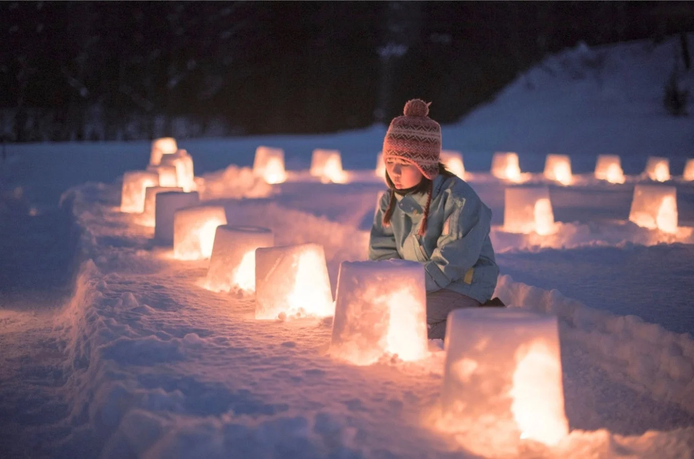雪灯籠と子供