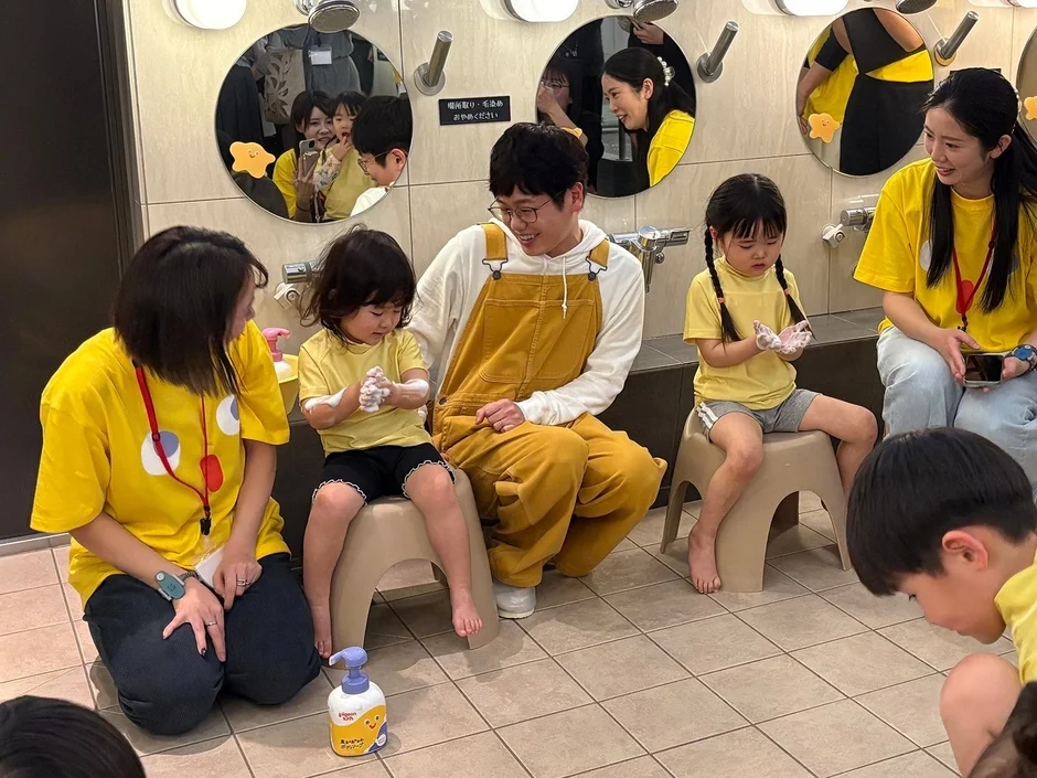 じぶん洗いに挑戦する子どもたち