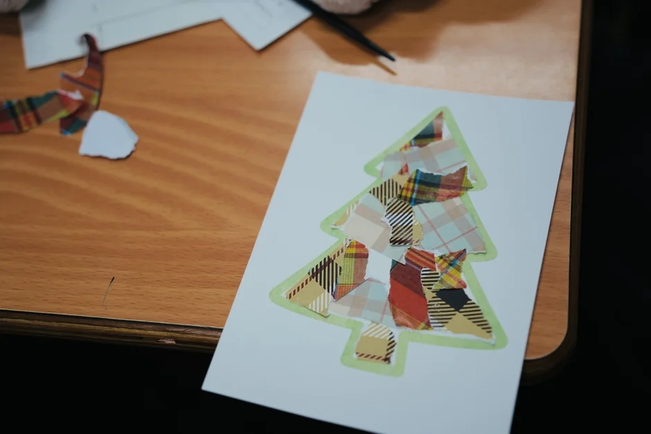 クリスマスツリーのコラージュ作品