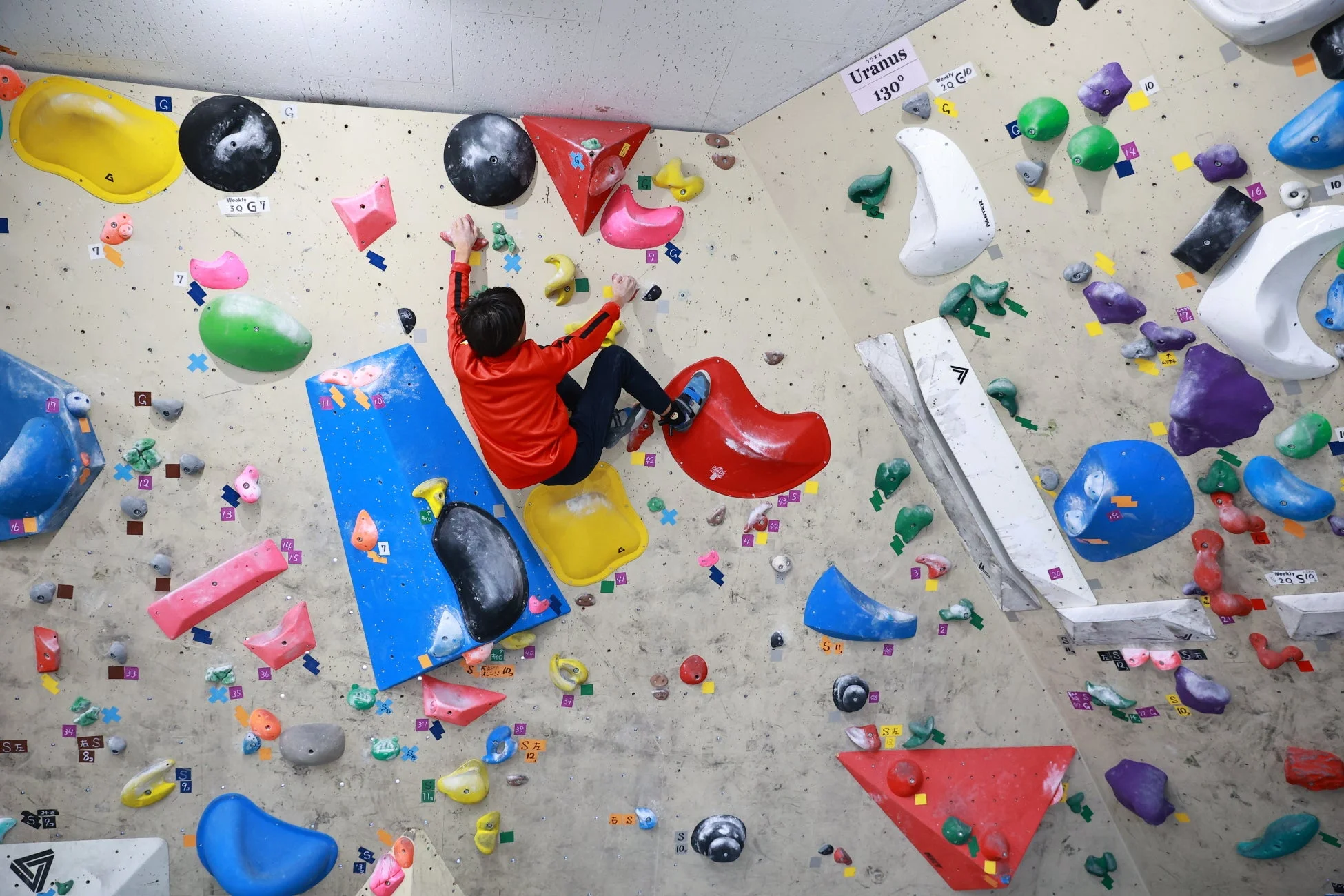 ボルダリングを楽しむ様子